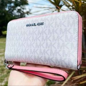 NWT Michael Kors Zip Around Wallet 💕Gaby’sBags